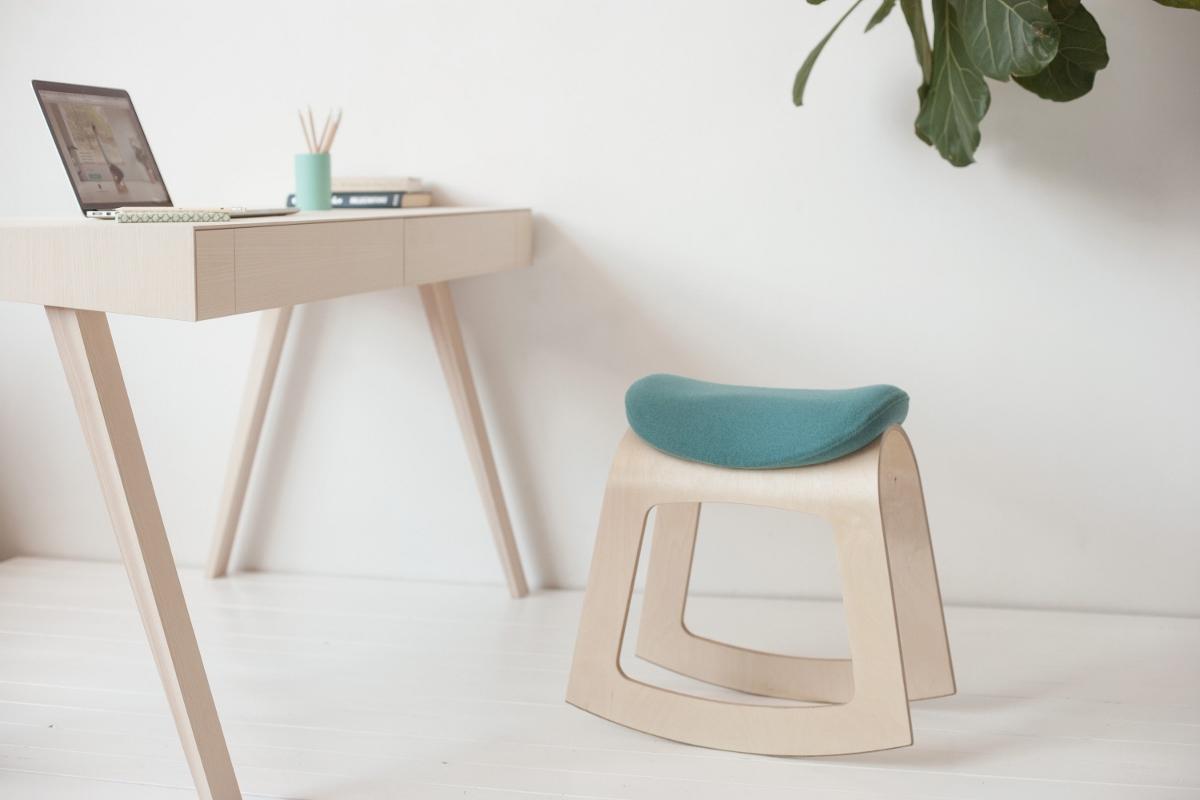 Bürohocker ergonomisch Holz blau Design