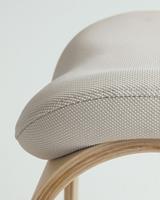 Hocker Muista in creme ergonomisch
