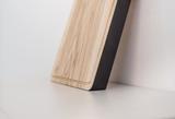 Rustikales Schneidebrett in Holz und schwarz