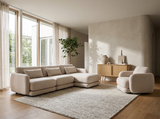 Wohnzimmer skandinavisch einrichten mit hellem 3er-Sofa mit runden Formen