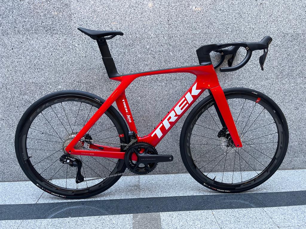 TREK Madone SLR 7 GEN 7 / FULCRUM SPEED 40 CMPTZN Ceramic / Shimano Ultegra DI2 12 / RH 56 cm / Viper Red / MY 2023