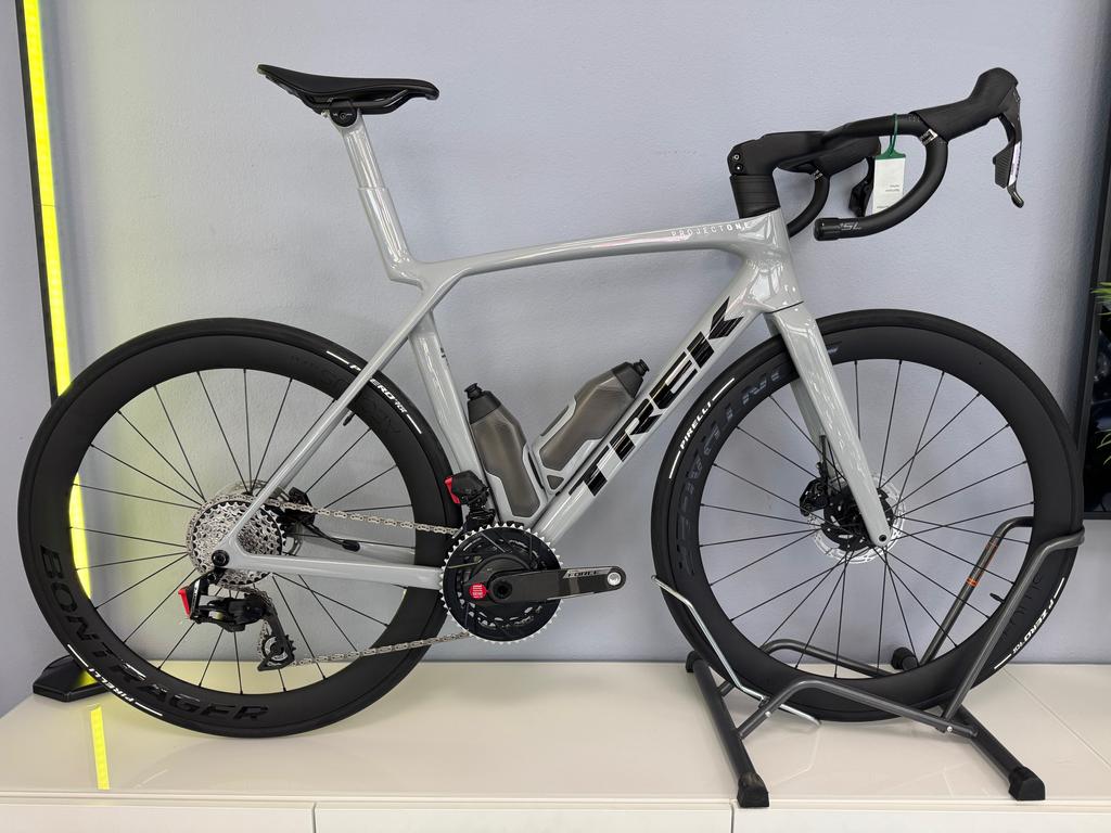 TREK Madone SLR 7 AXS Gen 8 / Gr. M-L / Gravel Grey / Project One / SRAM Force AXS Powermeter / Bontrager Aeolus Pro 51