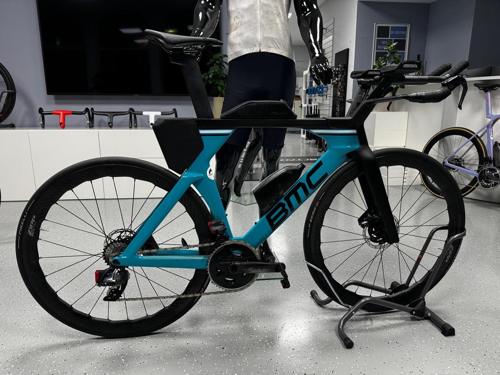 BMC Timemachine 01 DISC Custom / Gr. M-L / türkis / SRAM Force AXS Powermeter / ZIPP 353 NSW / Test Bike