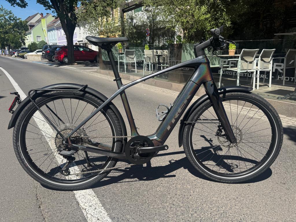 Trek Allant+ 9.9 / Gr. L / Bosch CX / 625 Wh / Supernova M99 Pure+ / Dark Prismatic/Trek Black 2022 / 25 km/h / Gebraucht