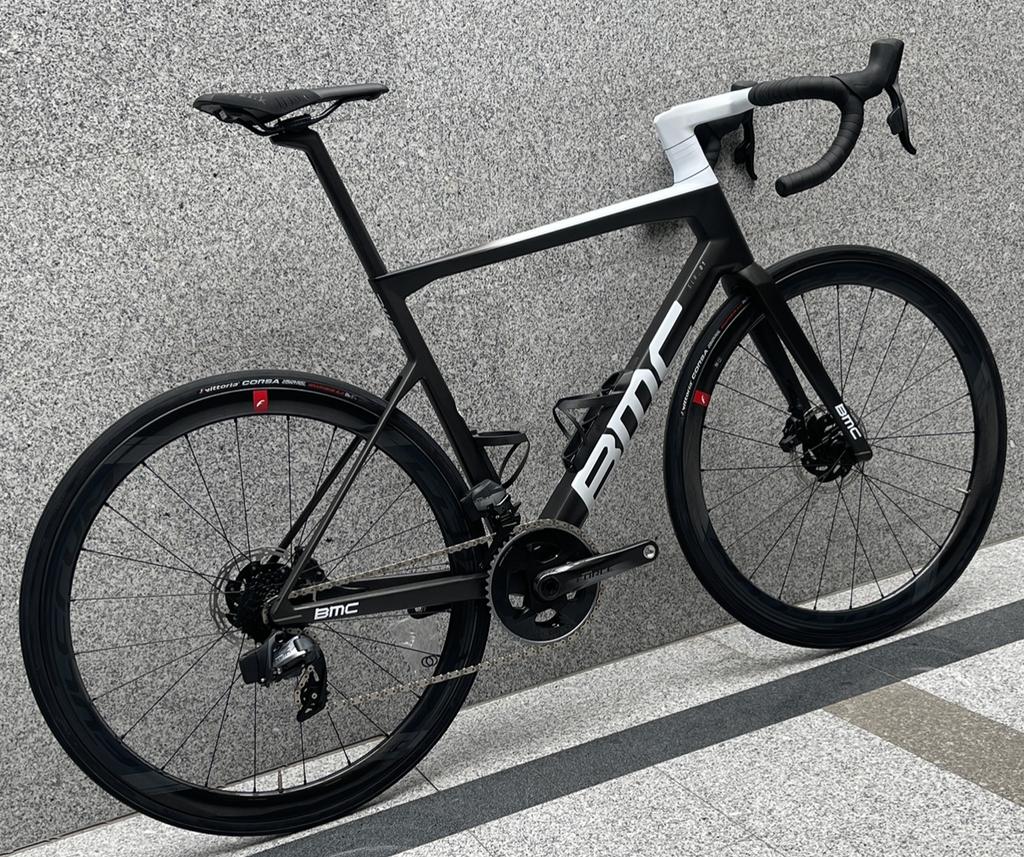 BMC Teammachine SLR 01 SRAM Force AXS / Fulcrum Wind 40 Carbon Laufräder / Größe 56 cm