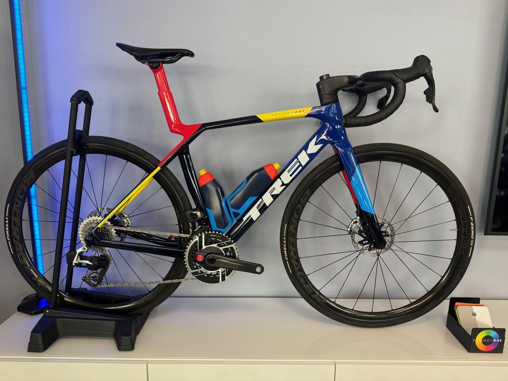 TREK Madone SLR 9 AXS Gen 8 / Gr. M / SRAM RED AXS / BONTRAGER RSL 37/ Gebraucht/ NEUWERTIG / 2025