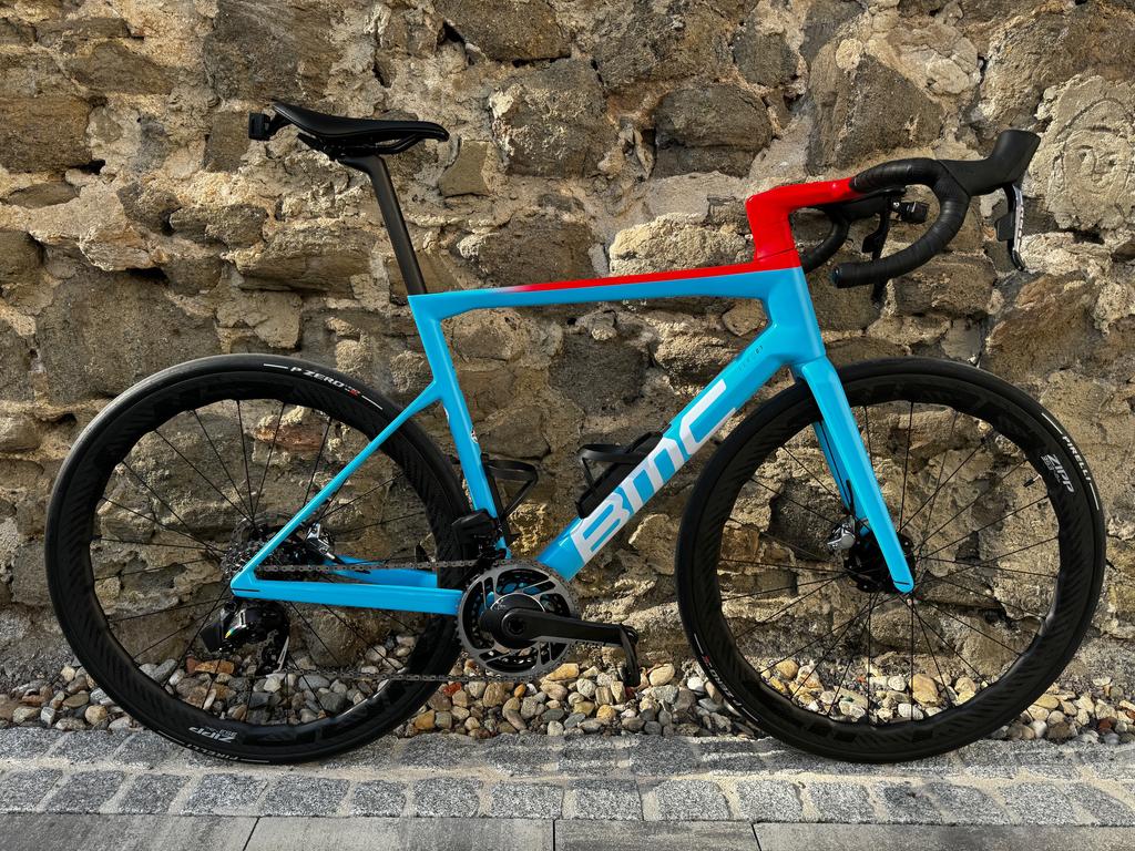 BMC TEAMMACHINE SLR 01 One / Gr. 56 cm / SRAM RED / Force AXS / ICS CARBON /  Zipp NSW