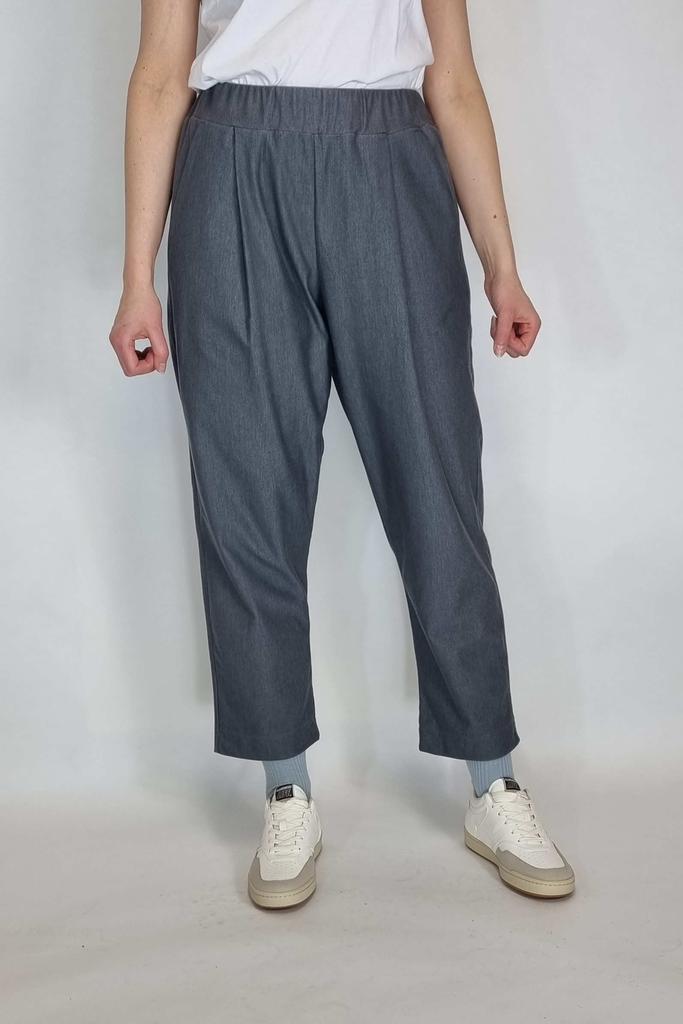 Faire Hose mit Bundfalten Denim Stretch grau vegan und regional hergestellt
