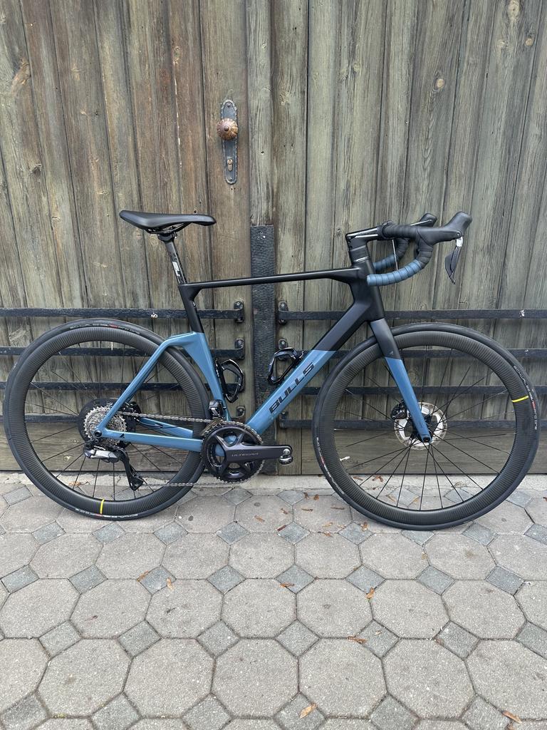 BULLS Alpine Hawk 3 Di2 / Gr. 54 cm / carbon - blau / MY23 / Mavic Cosmic SL / Neuwertig / inkl. Wahoo GPS und Wattpedale