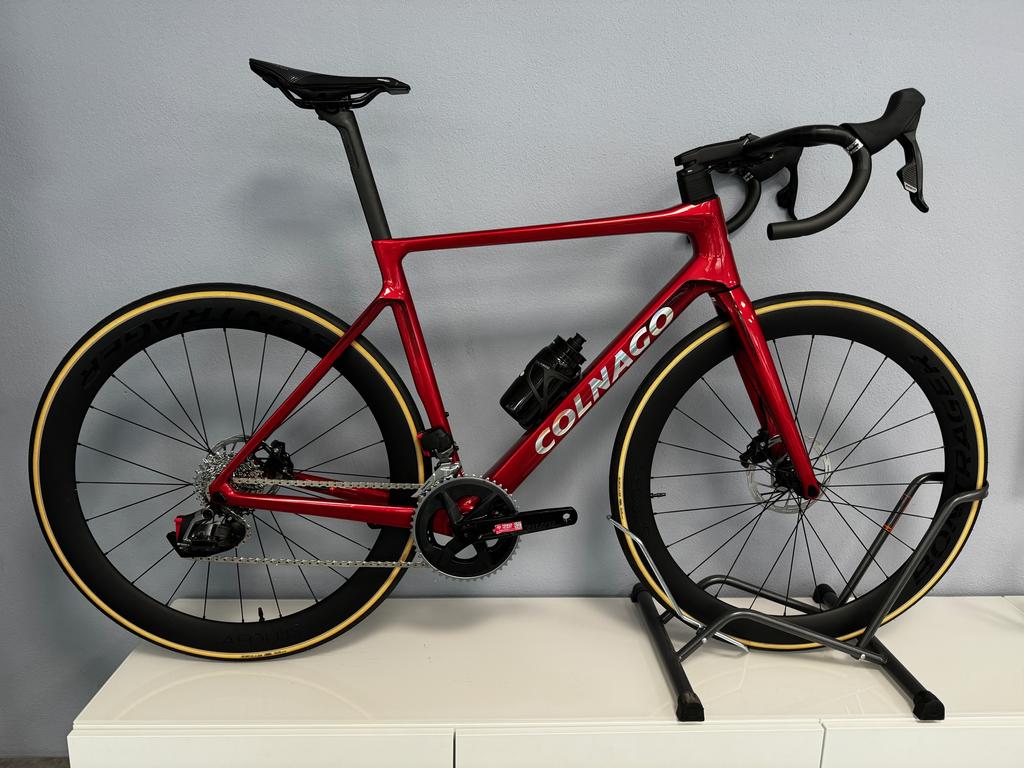 COLNAGO V4 Edition / Gr. 51 cm / Sram Rival AXS / rot / BONTRAGER AEOLUS Pro 51 Carbon Laufräder / Bontrager RSL Reifen