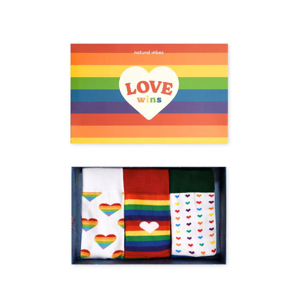 NATURAL VIBES Socken Gift Box LOVE WINS