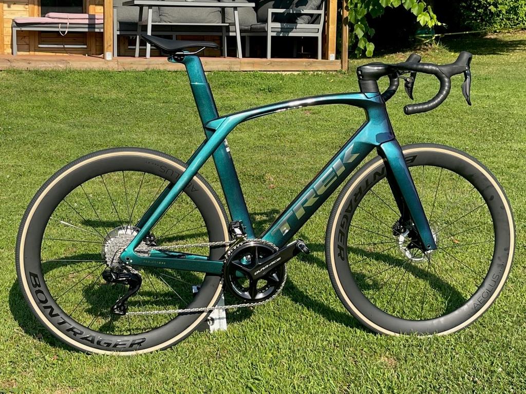 TREK Madone SLR / RH 58 cm / Shimano Dura Ace DI2 12 fach / Bontrager Carbon Laufradsatz / Carbon Lenker-Vorbaueinheit 2022
