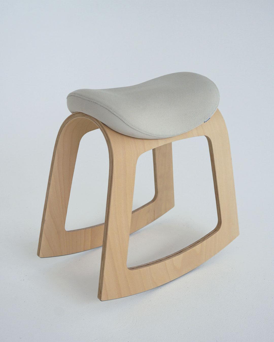 Schaukelhocker für Büro und Homeoffice in creme