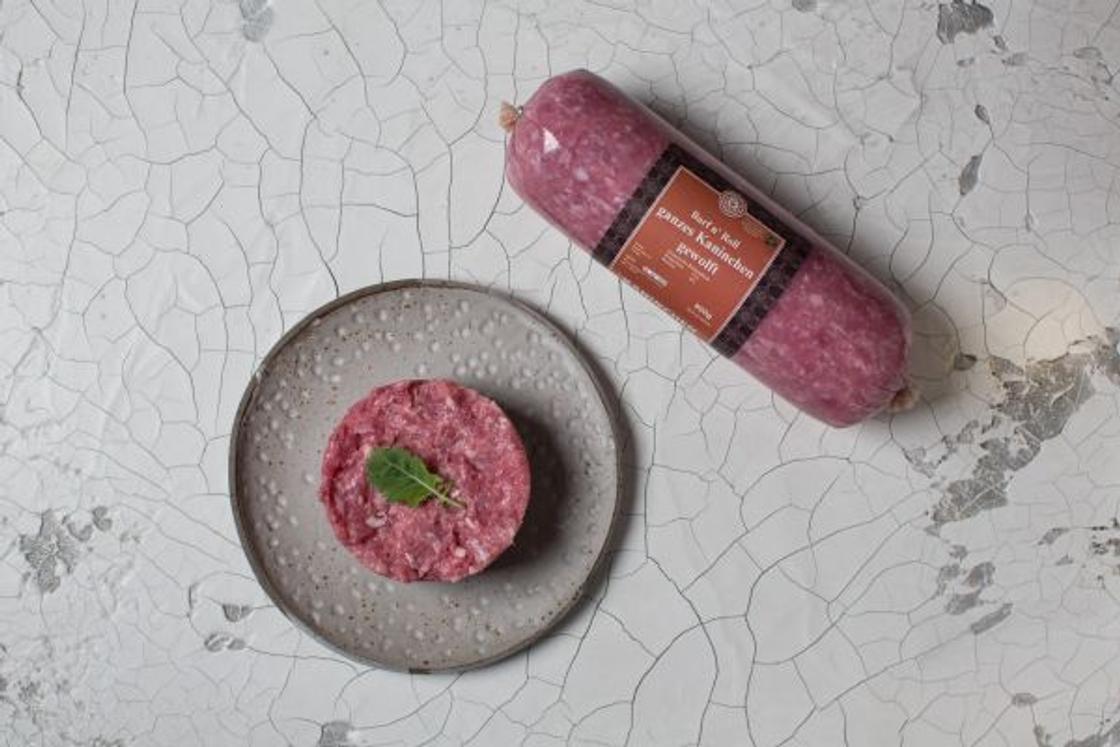 Barf n´ Roll ganzes Kaninchen gewolft