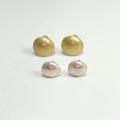 Hinten: Ohrstecker midi Gold 750, Vorne Ohrstecker mini Silber 925