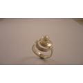 Feiner Ring, in 925 Silber.mit einer Zuchtperle 