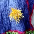 Schal gestrickt lila bunt Fransen grün