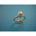Ring in 925 Silber,mit Goldteil und Zuchtperle. 