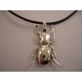 Schöner Krabbelkäfer in 925 Silber mit Lederkette 