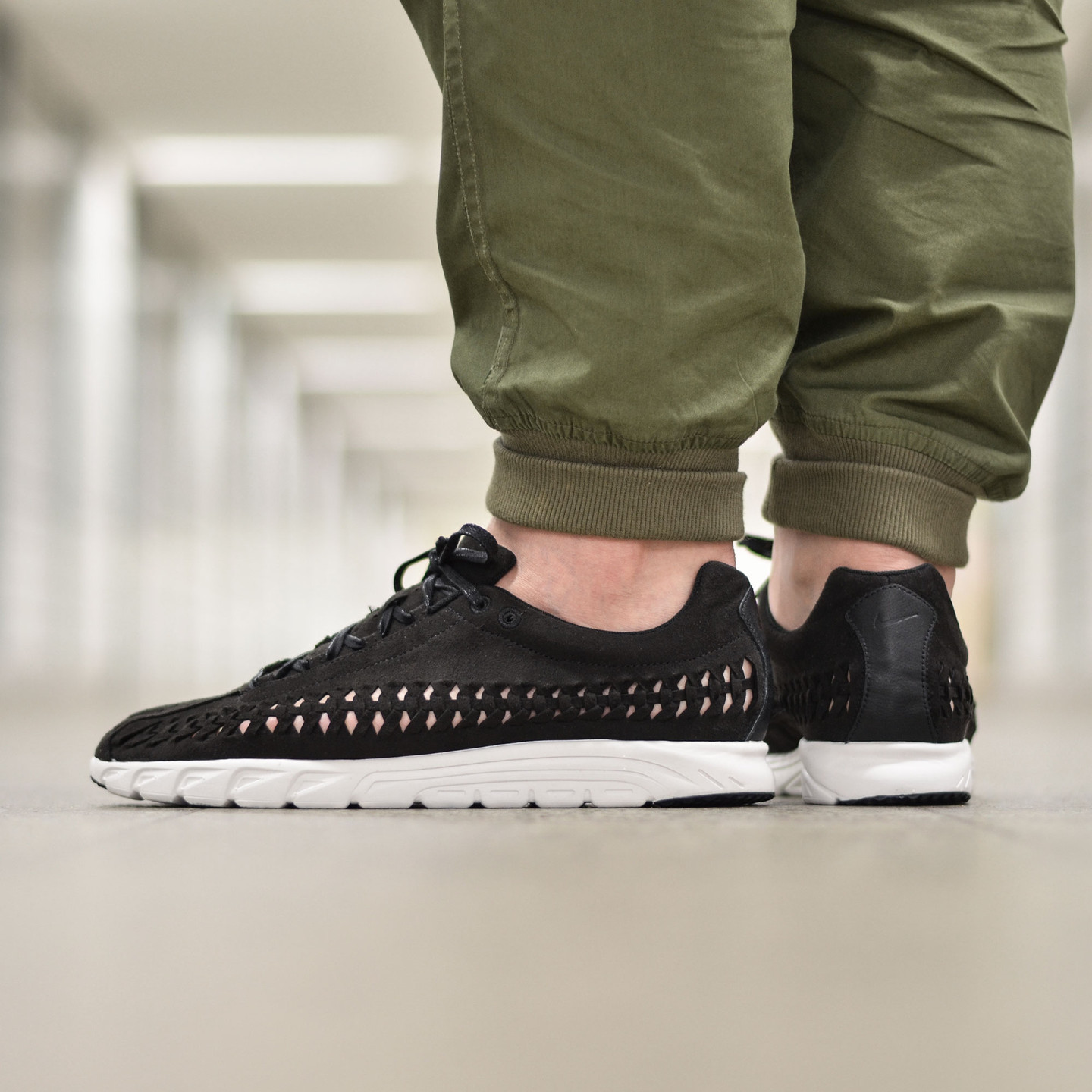 Nike Mayfly Woven Black / White 833132-001-44