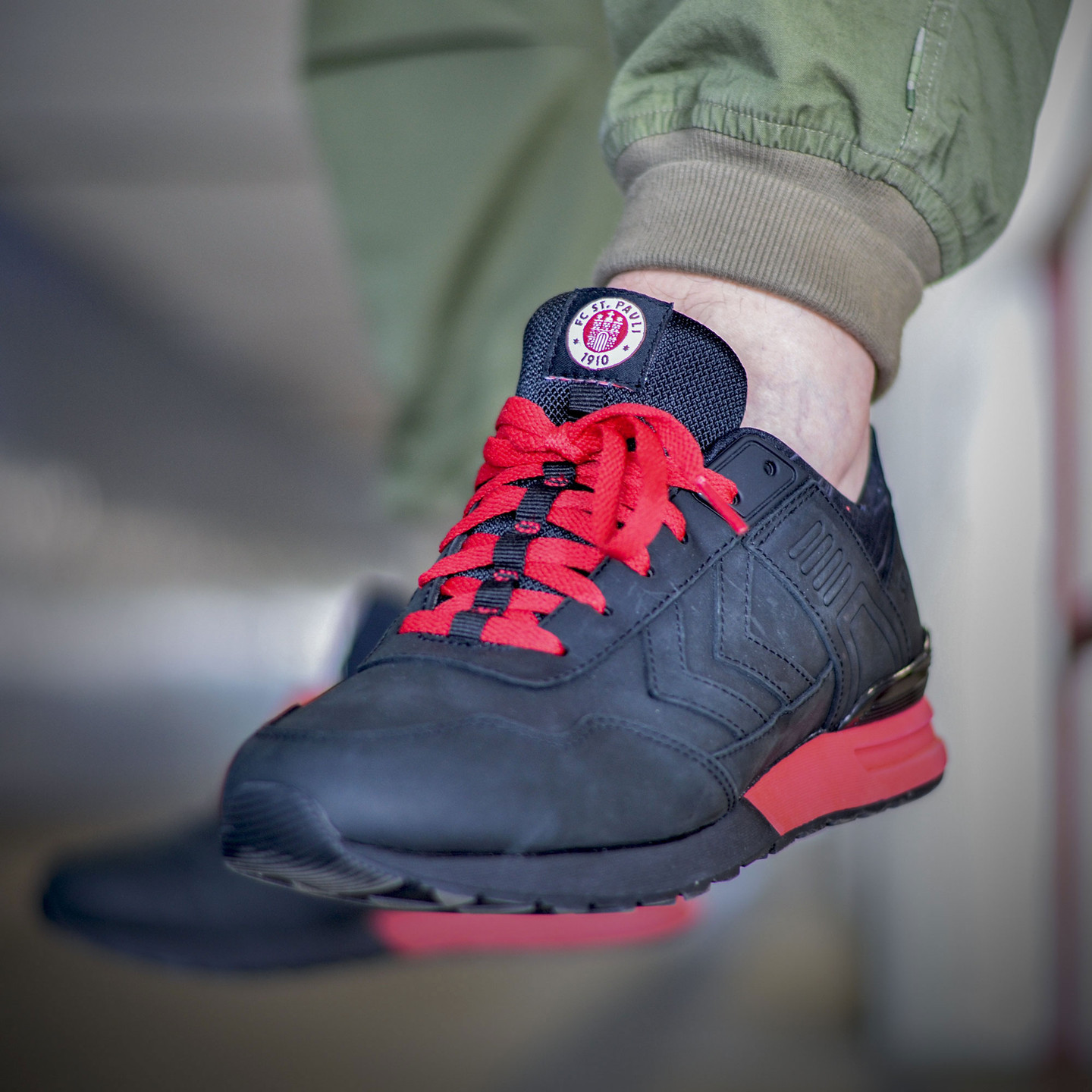 Hummel Marathona II x FC St. Pauli Black / Red 64-196-2001-45
