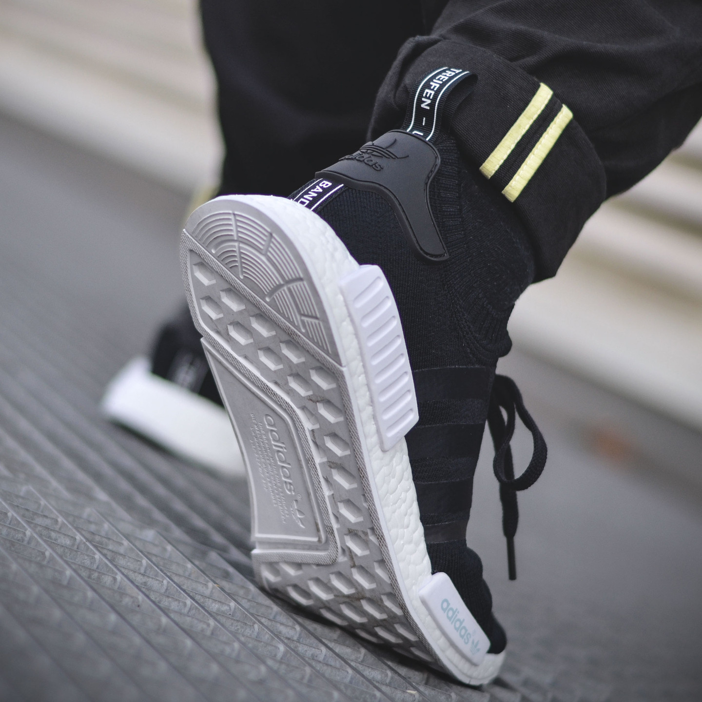 Adidas NMD R1 Runner PK Primeknit Monochrome Core Black / White BA8629-46.66