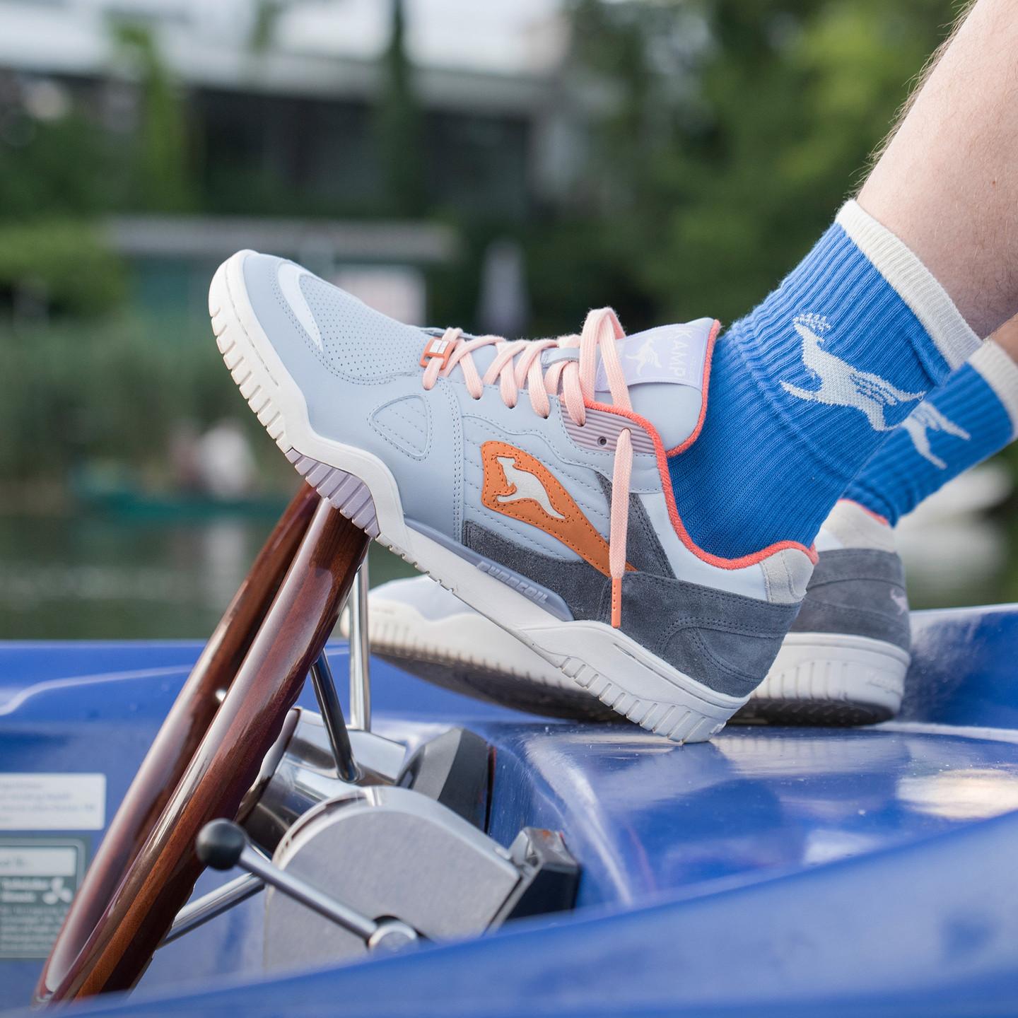 KangaROOS Ultralite x Atelier Kamp 'VIC' - Made in Germany Faded Blue / Steel Grey / Vintage Orange 47508-4414-42