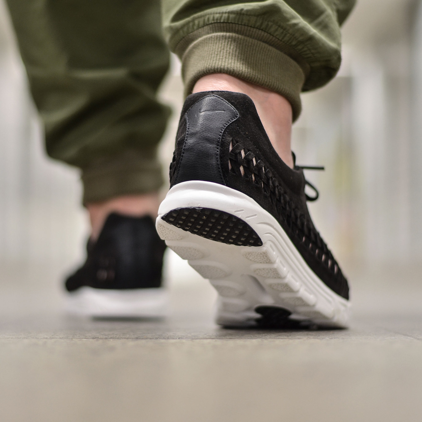 Nike Mayfly Woven Black / White 833132-001-44