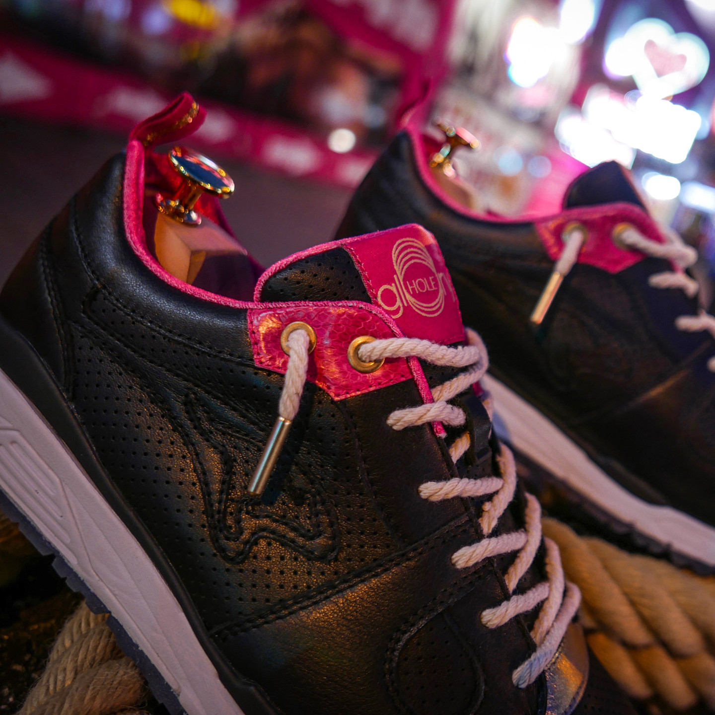 KangaROOS glOry hOle 'Reeperbahn' - Made in Germany Night Black / XXX Pink / Metallic Gold 4202X 000 50-38