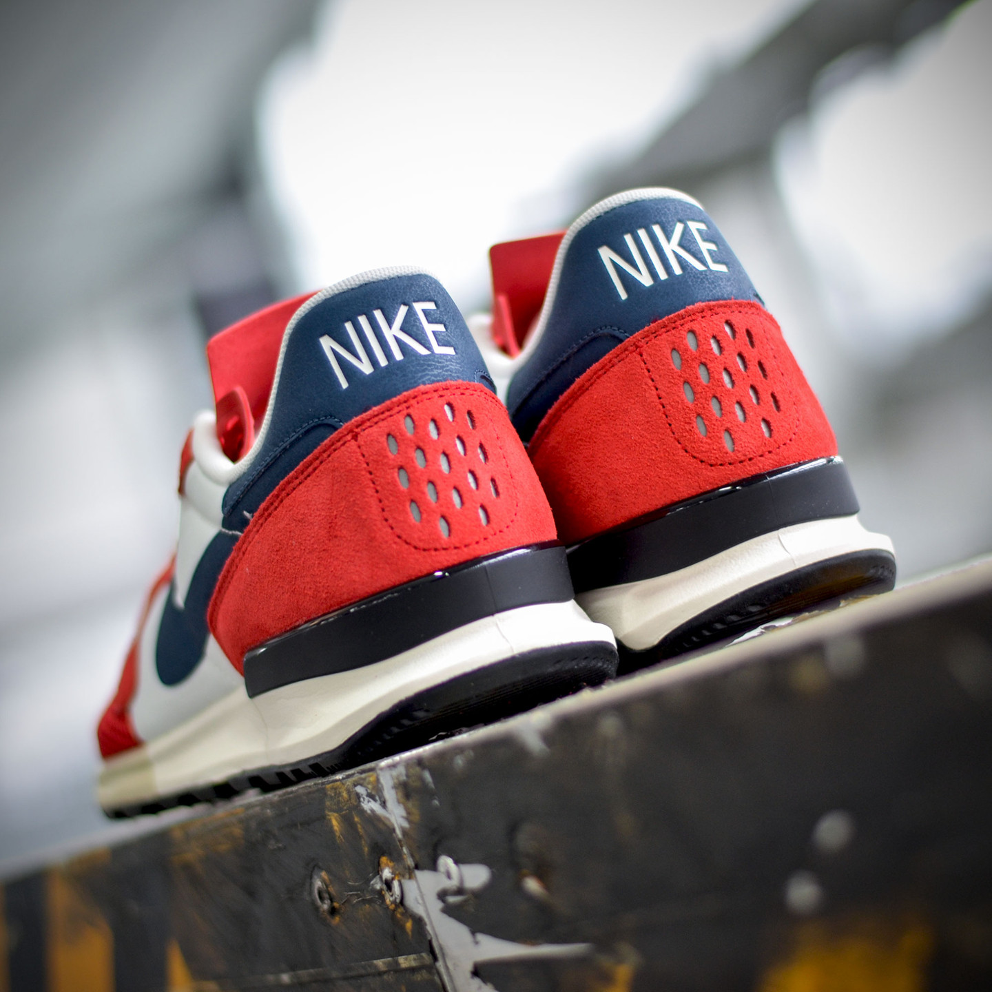 Nike Air Berwuda University Red / Squadron Blue / Summit White 555305-601-42