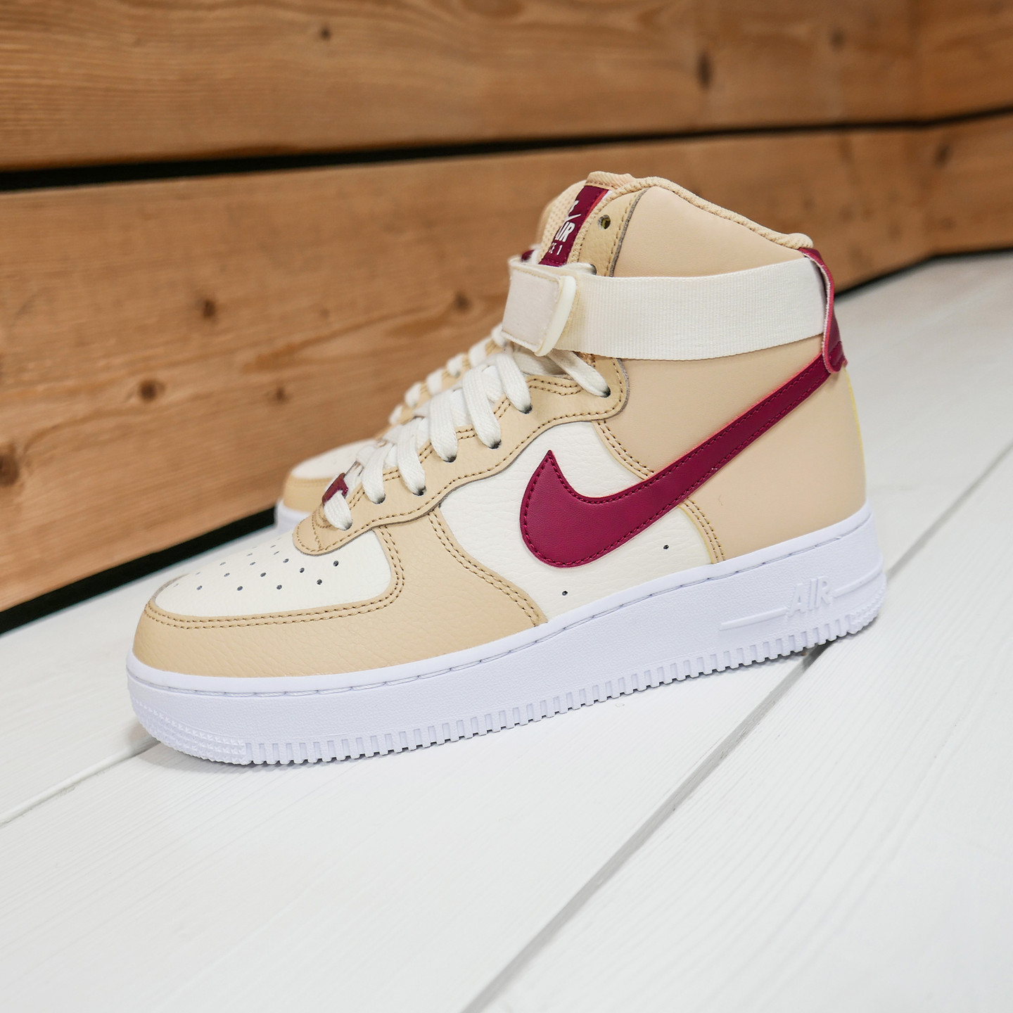 Nike Wmns Air Force 1 High White Onyx / Noble Red / Pale Ivory / White 334031-200-40
