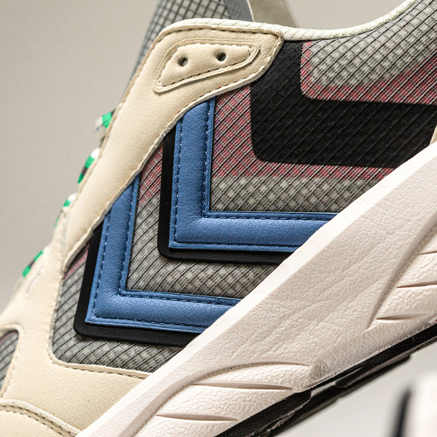 Hummel Reach LX 6000 Archive Off White / Grey / Blue / Green 209011-9031-43