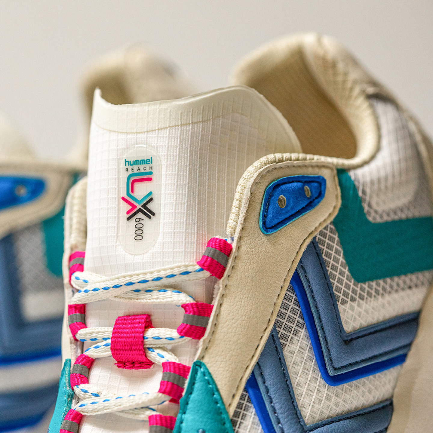 Hummel Reach LX 6000 Archive Off White / Teal / Pink 209011-9109-41