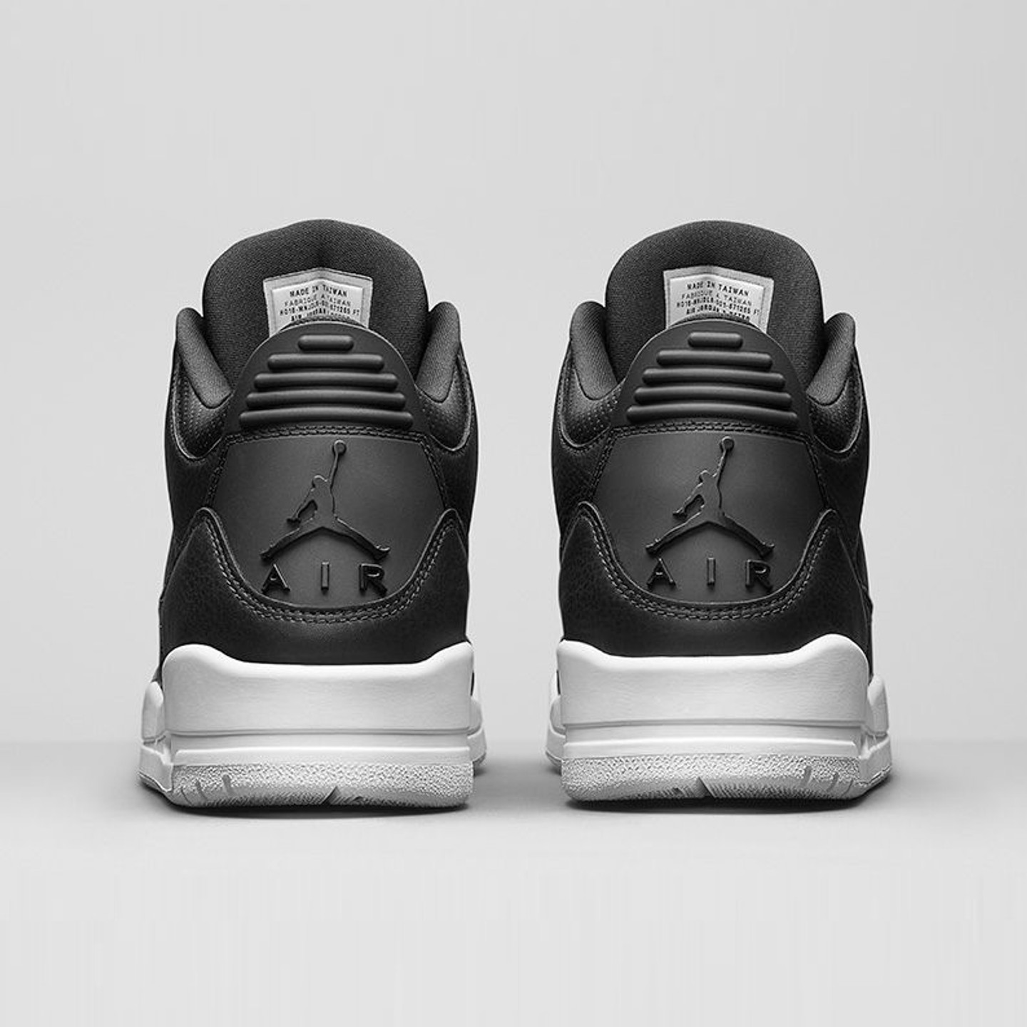 Jordan Air Jordan 3 Retro 'Cyber Monday' Black / White 136064-020-42