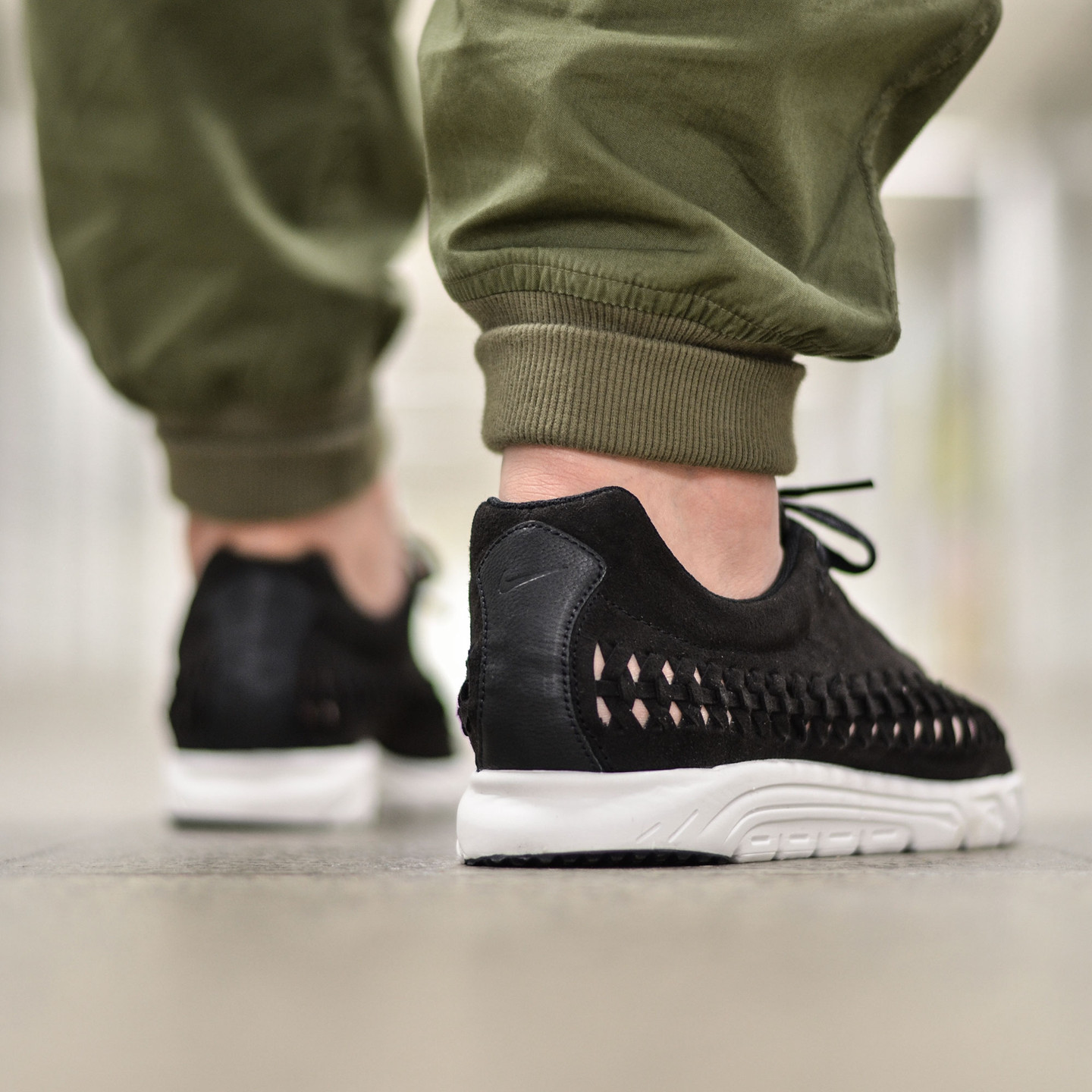 Nike Mayfly Woven Black / White 833132-001-45