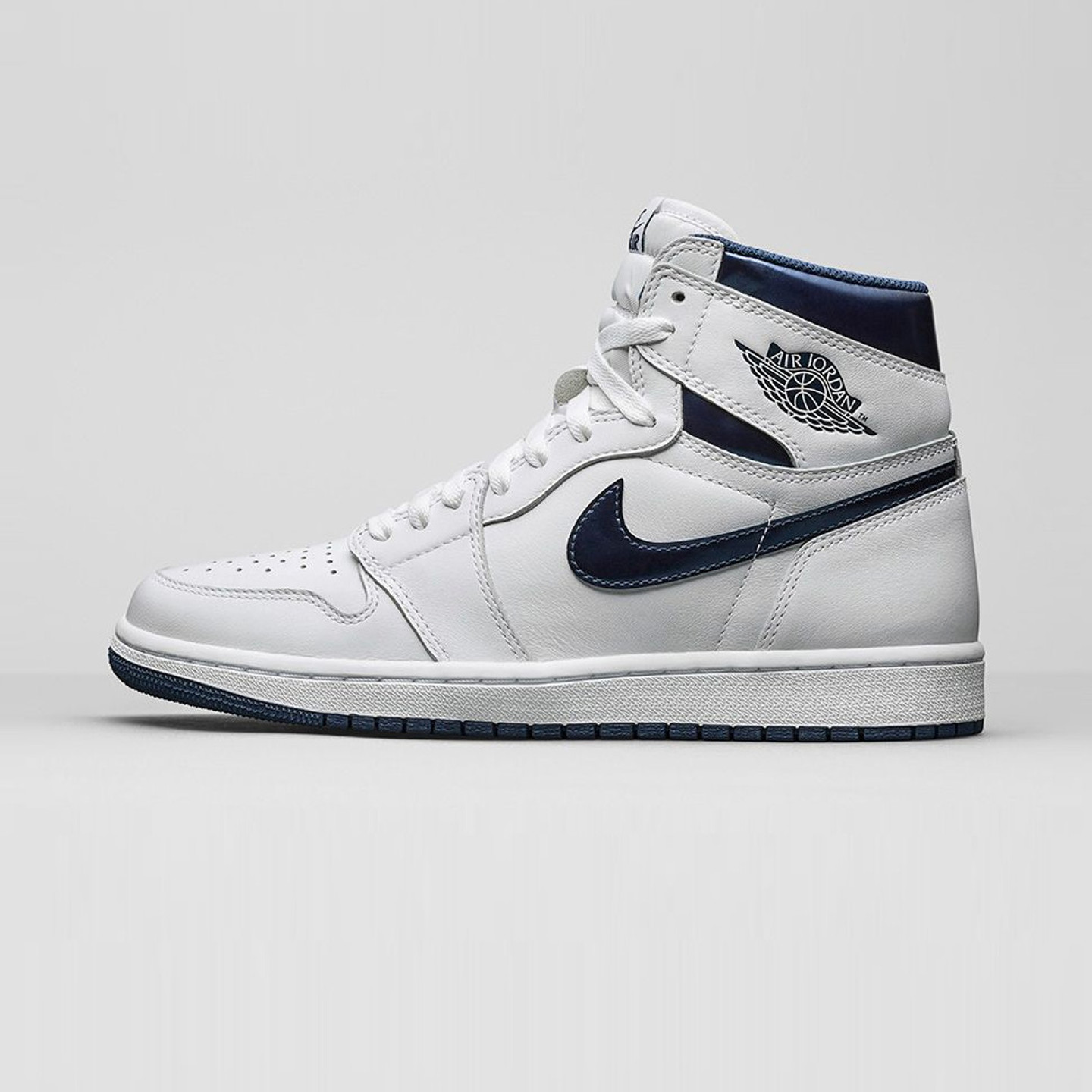 Jordan Air Jordan 1 Retro High OG 'Metallic Navy' White / Midnight Navy 555088-106-42