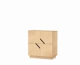 Kleine Kommode aus Holz mit Türen