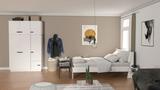 Schlafzimmer skandinavisch einrichten mit Kleiderschrank aus Massivholz in weiß
