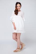 Kleid mit Lochstickerei und Rüschen