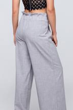Hose mit Bindegürtel und weitem Bein