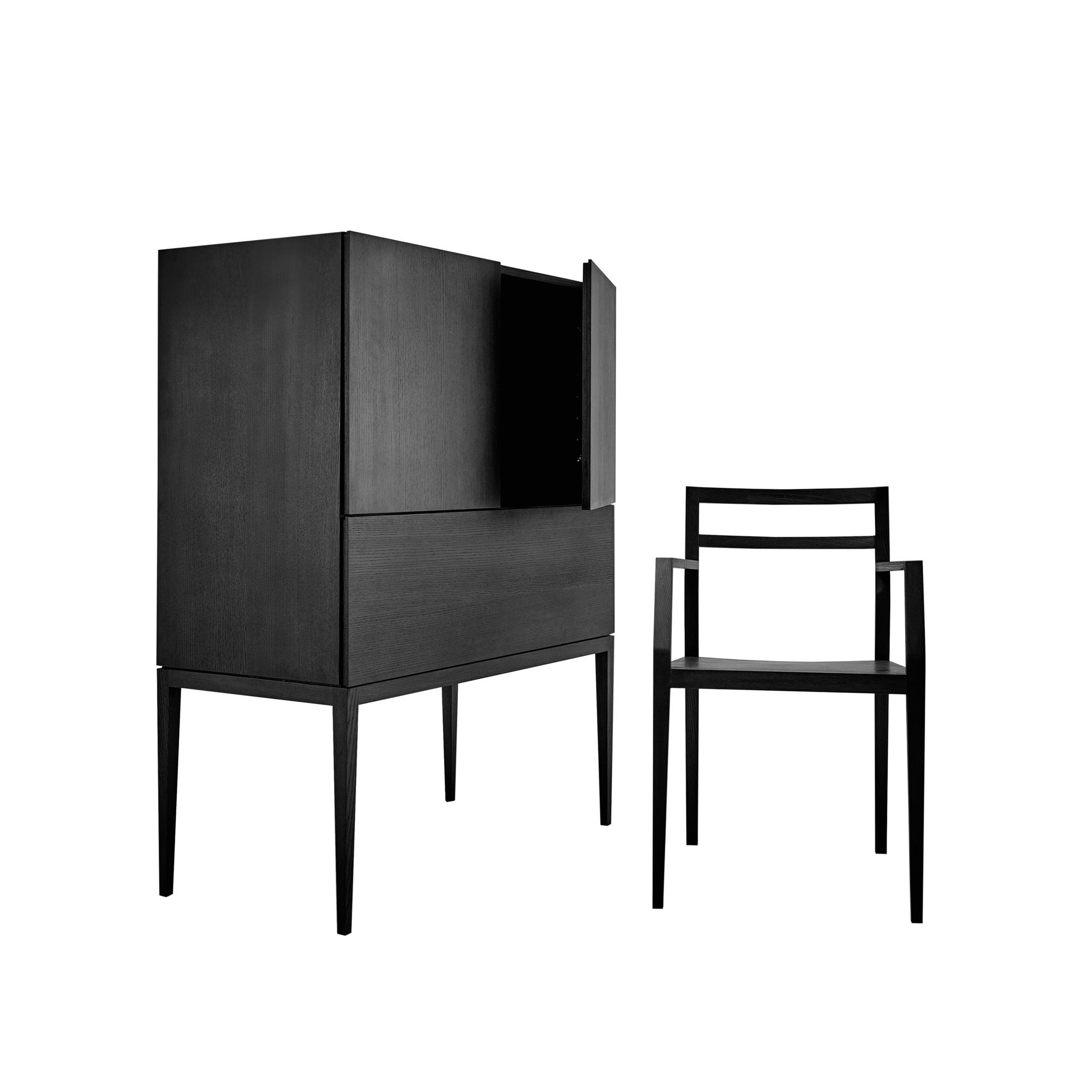 Highboard-Kommode mit Schubladen und Schränken aus Massivholz in schwarz