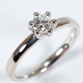 Krönchen-Ring Weißgold mit weissem Brillant |  | Artikelnummer: 113