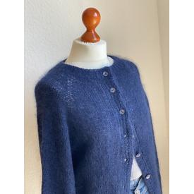 Feather Cardigan Rundhals - Strickanleitung | The Basic Raglan Project - ein federweicher Raglancardigan mit rundem Ausschnitt | Artikelnummer: 200236