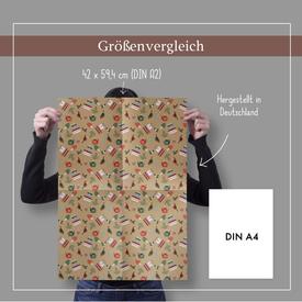 Geschenkpapier: Weihnachtsmuster (Vögel, Pilze, beige-rot) | Set: 4 Bögen Geschenkpapier + 4 Geschenkanhänger | Artikelnummer: 4260615910439