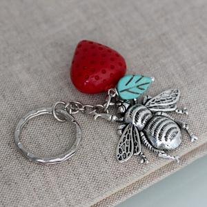 Schlüsselanhänger Hummel & Erdbeere |  Schlüsselanhänger Taschenanhänger | Artikelnummer: 0049
