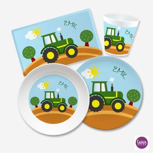 Kindergeschirr Set Traktor  | Brettchen, Becher, und 2 Teller mit Namen aus Melamin, BPA frei | Artikelnummer: 6305-0380-3843