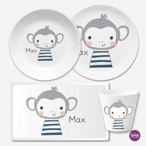 Kindergeschirr Set mit Namen personalisiert, Affe | 4 teiliges Geschirrset aus Melamin und BPA frei, hergestellt in Deutschland | Artikelnummer: 3354-0223-2818