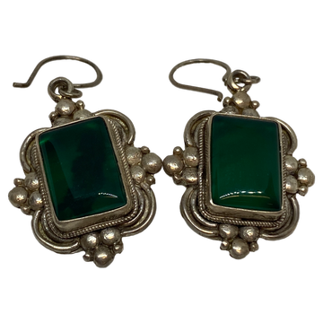 Silberohrring mit eingesetztem Malachit