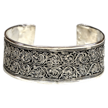 Armreif aus unedlem Metall