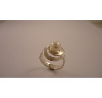 Feiner Ring, in 925 Silber.mit einer Zuchtperle  |  | Artikelnummer: 120518431